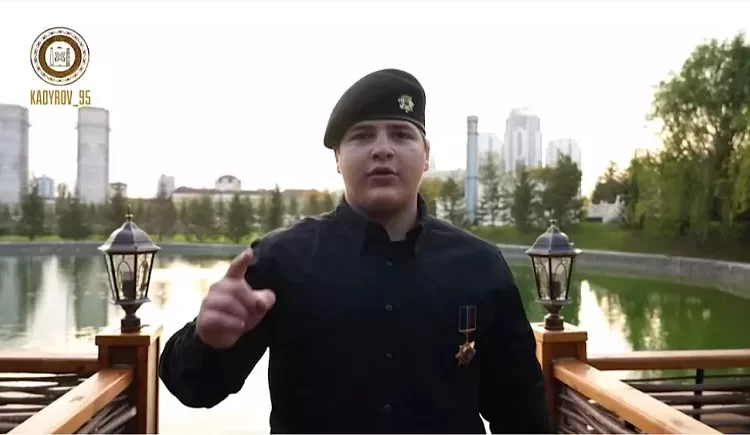 Çeçenistan lideri Kadirov, 15 yaşındaki oğlunu orduda üst düzey göreve atadı 1 Çeçenistan lideri Kadirov, 15 yaşındaki oğlunu orduda üst düzey göreve atadı