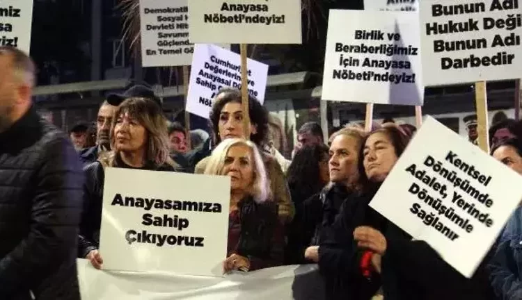 Avcılar Meydanı'nda 1 haftalık 'Anayasa nöbeti' 1 Avcılar Meydanı’nda 1 haftalık ‘Anayasa nöbeti’