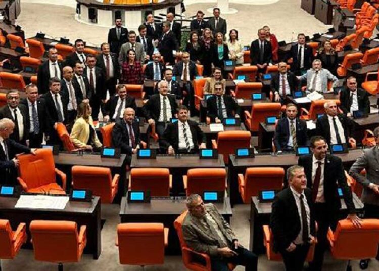 CHP, TBMM'yi terk etmeme eylemini 12 Kasım'a kadar sürdürecek 1 CHP, TBMM’yi terk etmeme eylemini 12 Kasım’a kadar sürdürecek