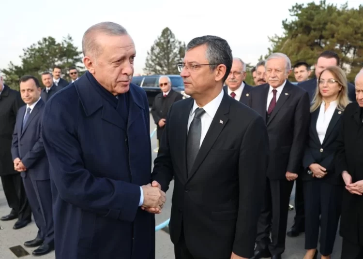 Erdoğan'la Özgür Özel'den ilk tokalaşma 1 Erdoğan’la Özgür Özel’den ilk tokalaşma