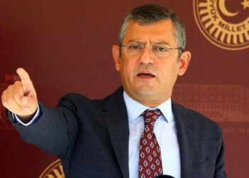 CHP’de Genel Başkanlık yarışı kızıştı: Özgür Özel “A Takımını” açıkladı