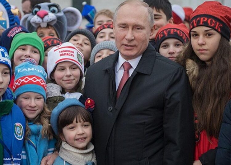 Putin, Erdoğan'ın izinde: 7-8 çocuk yapın 1 Putin, Erdoğan’ın izinde: 7-8 çocuk yapın