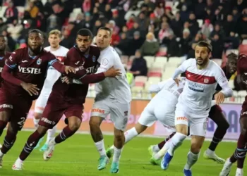 Gol düellosunda kazanan çıkmadı: Sivasspor ve Trabzonspor puanları paylaştı