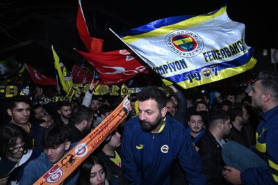 Galatasaray ve Fenerbahçe'ye tarihi karşılama 3 Galatasaray ve Fenerbahçe'ye tarihi karşılama