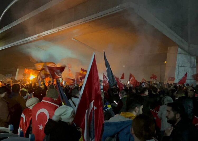 Galatasaray ve Fenerbahçe'ye tarihi karşılama 1 Galatasaray ve Fenerbahçe’ye tarihi karşılama