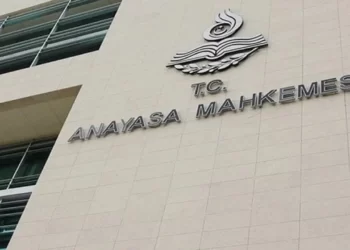 AYM, TCK’nin ‘örgüt üyesi olmamakla beraber örgüt adına suç işleyen’leri kapsayan 220. maddesinin 6. fıkrasını iptal etti