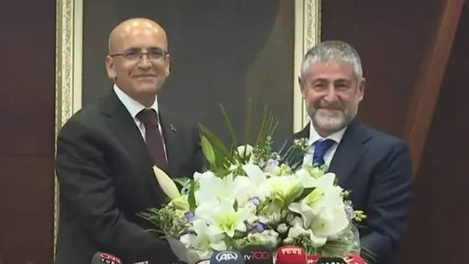 Ekonomi yazarı Alaattin Aktaş: Faizle oynamasaydık dolar 12, benzin 13 liraydı 1 Ekonomi yazarı Alaattin Aktaş: Faizle oynamasaydık dolar 12, benzin 13 liraydı