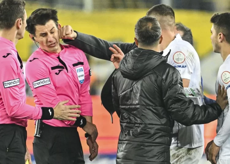 Halil Umut Meler’e yumruklu saldırı dünya gündeminde