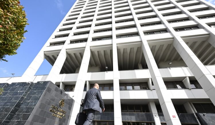 Bu yıl 44 ton altı satan Merkez Bankası, 39 tonu geri alarak kaybını telafi etmeye çalıştı 1 Bu yıl 44 ton altı satan Merkez Bankası, 39 tonu geri alarak kaybını telafi etmeye çalıştı