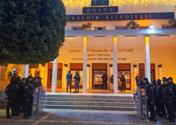 Adana Büyükşehir Belediyesi'ne şafak vakti operasyon: Çok sayıda gözaltı var 1 Adana Büyükşehir Belediyesi’ne şafak vakti operasyon: Çok sayıda gözaltı var