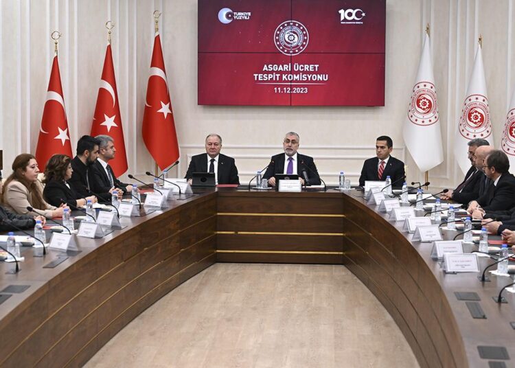 Asgari ücretli için üç farklı zam formülü tartışılıyor 1 Asgari ücretli için üç farklı zam formülü tartışılıyor