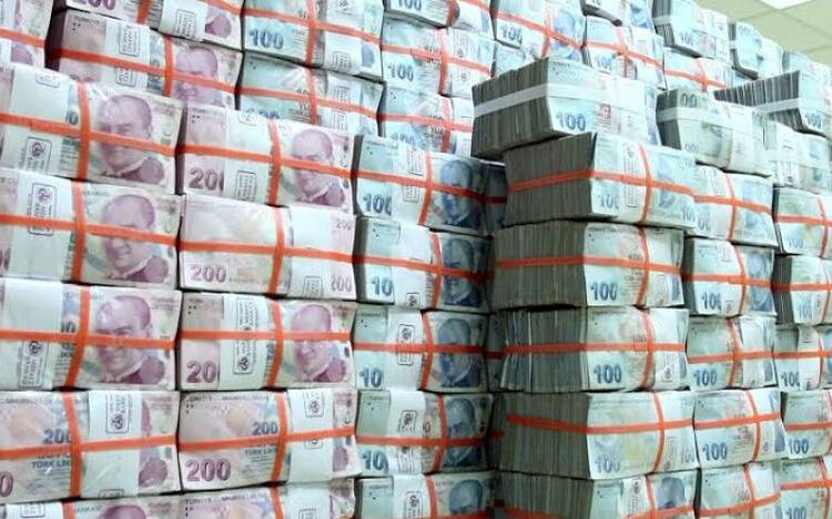 Bütçe açığında rekor artış: 7 ayda 1 trilyonu geçti 1 Bütçe açığını kapatmak için 3,6 trilyon lira yeni borç alınacak