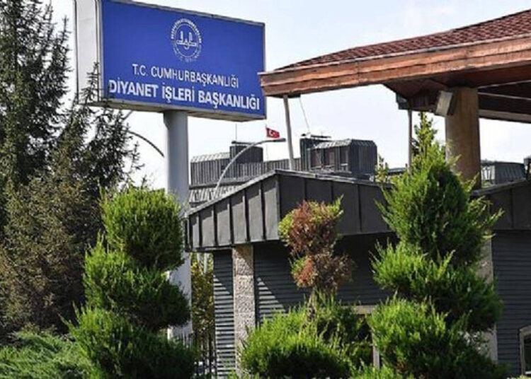 Diyanet de sisteme uydu! Personel taşıma işini AK Partiliye verdi 1 Diyanet de sisteme uydu! Personel taşıma işini AK Partiliye verdi