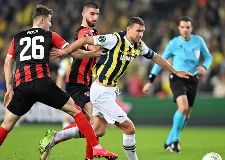 Fenerbahçe evinde 4’ledi, lider olarak Avrupa’ya ‘devam’ dedi 1 Fenerbahçe evinde 4’ledi, lider olarak Avrupa’ya ‘devam’ dedi