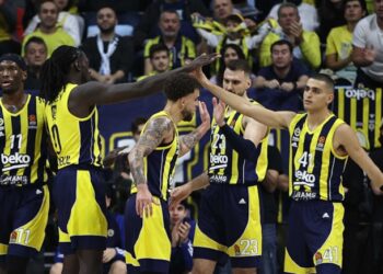 Fenerbahçe Beko, yeni hocasıyla çıktığı ilk maçtan galip çıktı