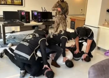 'İskoçlar Çetesi' çökertildi: Elebaşı dahil 38 kişi yakalandı 10 ‘İskoçlar Çetesi’ çökertildi: Elebaşı dahil 38 kişi yakalandı