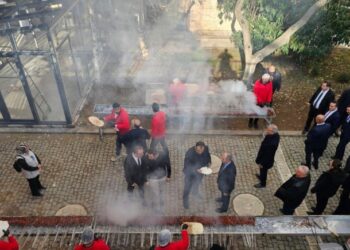 Vekiller kebap yesin, asiller taş 2 Vekiller kebap yesin, asiller taş
