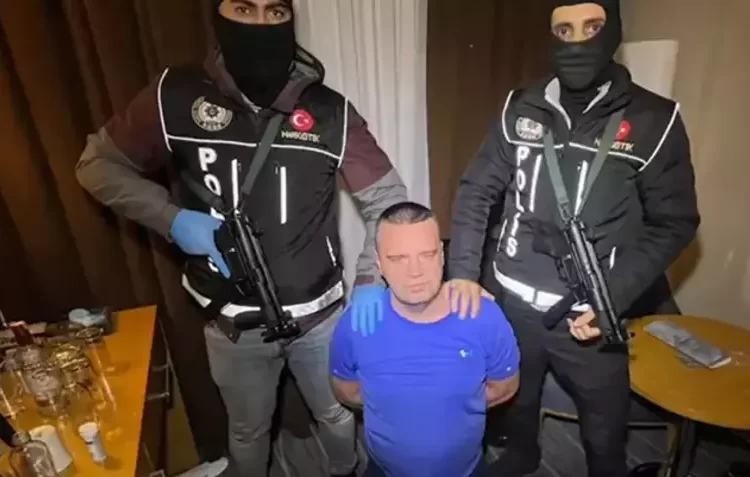 Kırmızı bültenle aranan Shaun Monaghan İstanbul'da yakalandı 1 Kırmızı bültenle aranan Shaun Monaghan İstanbul’da yakalandı