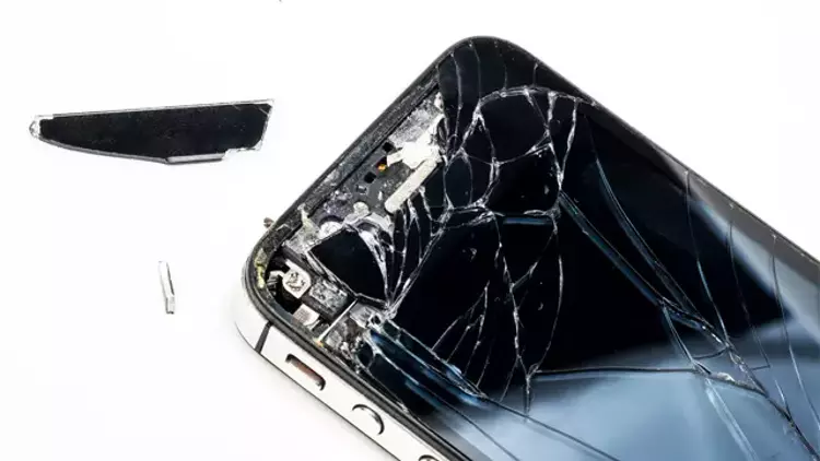 Polis, Seçil Erzan'ın kırık telefonunda 180 bin WhatsApp mesajı buldu 1 Polis, Seçil Erzan’ın kırık telefonunda 180 bin WhatsApp mesajı buldu