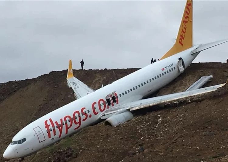 Uçak kazasının sebebi otomatik pas geçme tuşuna yanlışlıkla basılmasıymış
