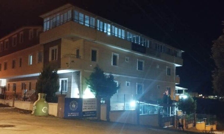 KYK yurdunda 15 öğrenci yedikleri yemekten zehirlendi 1 KYK yurdunda 15 öğrenci yedikleri yemekten zehirlendi