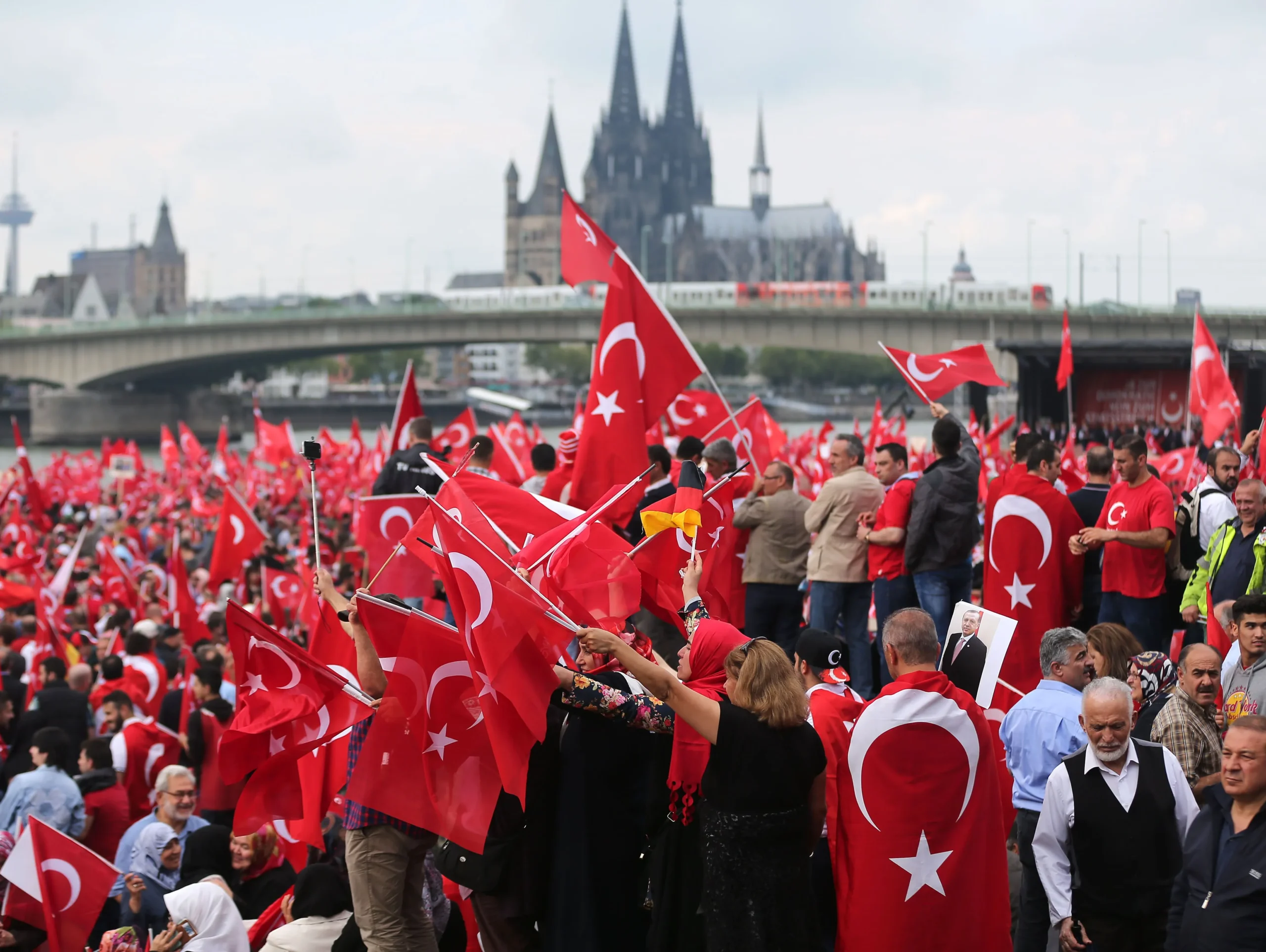 Almanya’da “Erdoğan’ın partisi” alarmı