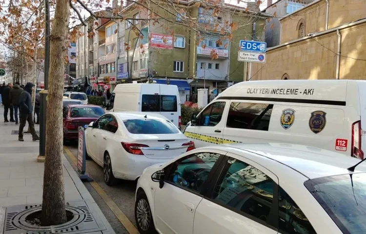 Bankada sıra beklemeye kızdı, bomba ihbarında bulundu 1 Bankada sıra beklemeye kızdı, bomba ihbarında bulundu