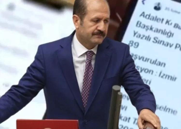 Adalet Bakan Yardımcısı’ndan torpil isteği canlı yayına yakalandı 1 Adalet Bakan Yardımcısı’ndan torpil isteği canlı yayına yakalandı