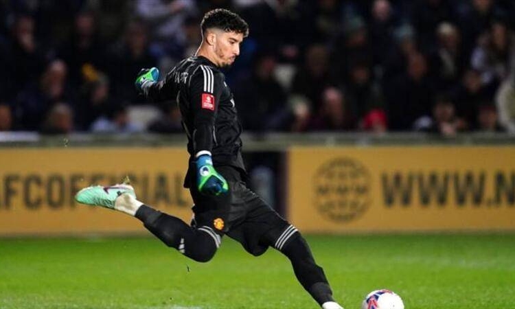 Altay Bayındır, Manchester United ile ilk maçına çıktı, tarihe geçti 1 Altay Bayındır, Manchester United ile ilk maçına çıktı, tarihe geçti