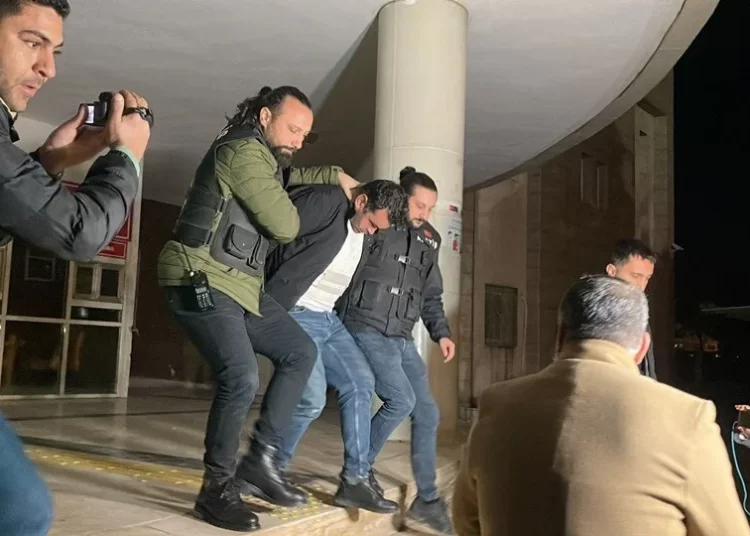 5 çocuğu ve eşi kanala düşen otomobilde boğulmuştu: Baba 8 ay sonra tutuklandı 1 5 çocuğu ve eşi kanala düşen otomobilde boğulmuştu: Baba 8 ay sonra tutuklandı