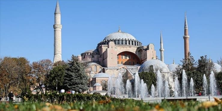 Ayasofya'da turistler için giriş ücreti 25 euro oluyor 1 Ayasofya’da turistler için giriş ücreti 25 euro oluyor