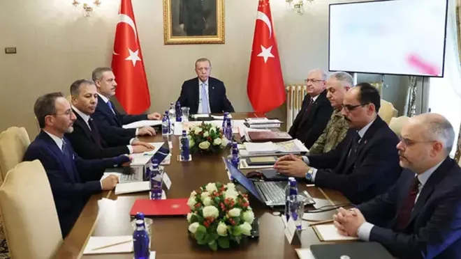 Dolmabahçe'deki güvenlik zirvesi: 'Teröristan' kurulmasına izin vermeyeceğiz 1 Dolmabahçe’deki güvenlik zirvesi: ‘Teröristan’ kurulmasına izin vermeyeceğiz