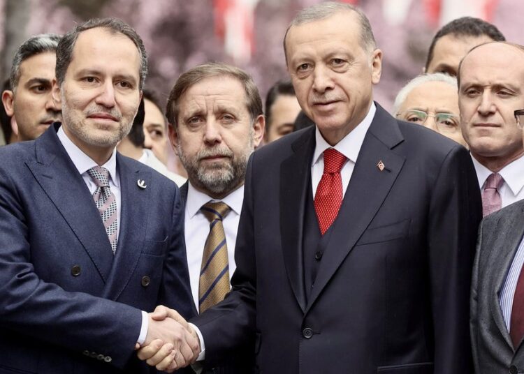 İkna çabaları sürüyor: Erdoğan, Erbakan’ı Beştepe'ye davet etti 1 İkna çabaları sürüyor: Erdoğan, Erbakan’ı Beştepe’ye davet etti