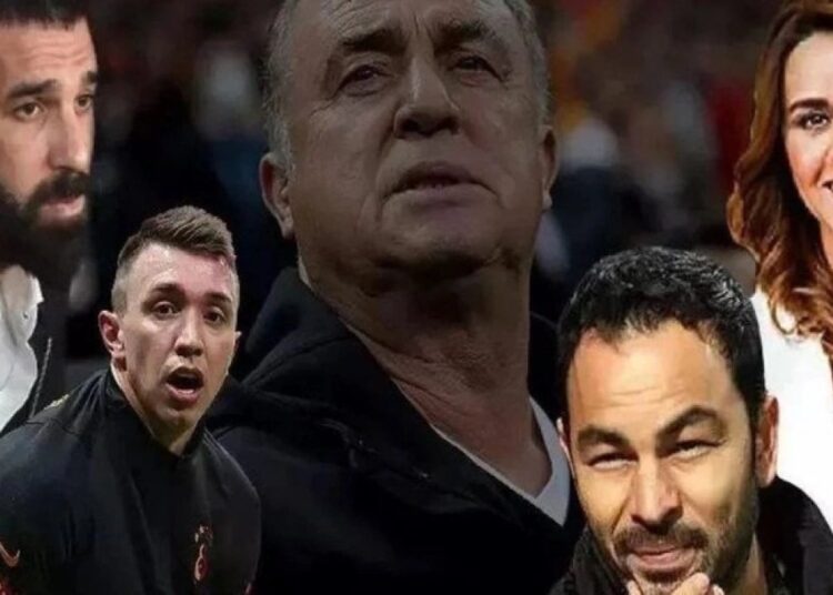 Arda Turan, eşine çanta almak için Erzan'a yalvarmış 1 Arda Turan, eşine çanta almak için Erzan’a yalvarmış
