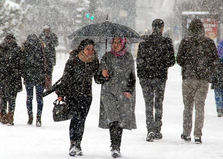 Meteoroloji, Marmara’nın doğusu ve Batı Karadeniz için kar alarmı verdi 1 Meteoroloji, Marmara’nın doğusu ve Batı Karadeniz için kar alarmı verdi