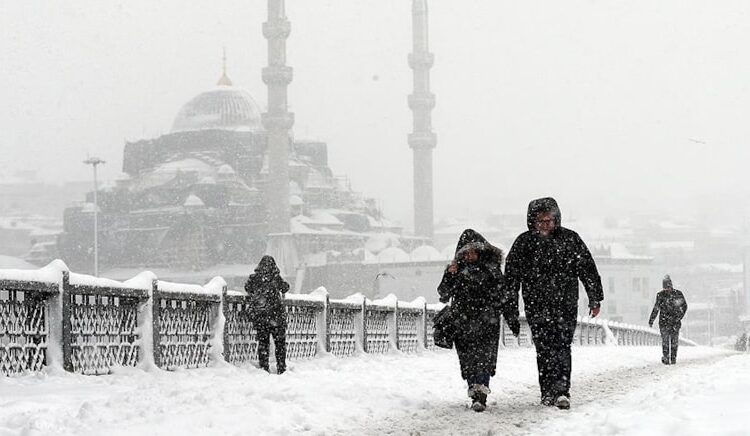 İstanbullular dikkat kar geliyor: AKOM tarih verip uyardı 1 İstanbullular dikkat kar geliyor: AKOM tarih verip uyardı