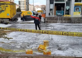 PTT şubesinde kargo patladı: 4 yaralı