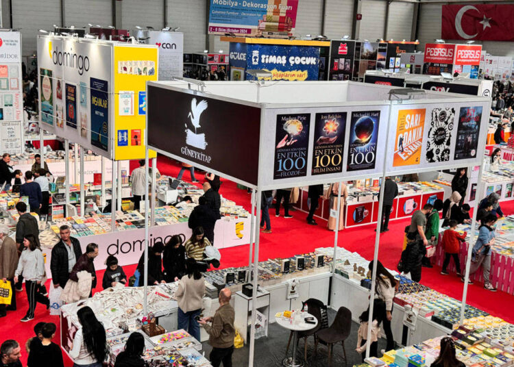 Çukurova Kitap Fuarı kapılarını açtı: 323 yayınevi, 105 etkinlik 1 Çukurova Kitap Fuarı kapılarını açtı: 323 yayınevi, 105 etkinlik