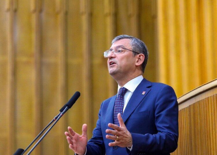 Özgür Özel’den Erdoğan’a ‘çay-simit’ tepkisi: Sende hiç utanma yok mu?