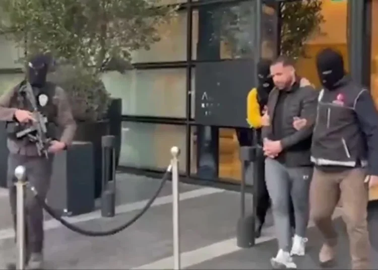 Kırmızı bültenle aranan bir uyuşturucu baronu daha İstanbul'da yakalandı 1 Kırmızı bültenle aranan bir uyuşturucu baronu daha İstanbul’da yakalandı