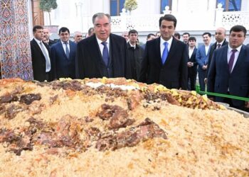 Tacikistan lideri Rahman: ‘İki yıllık gıda stoklayın’