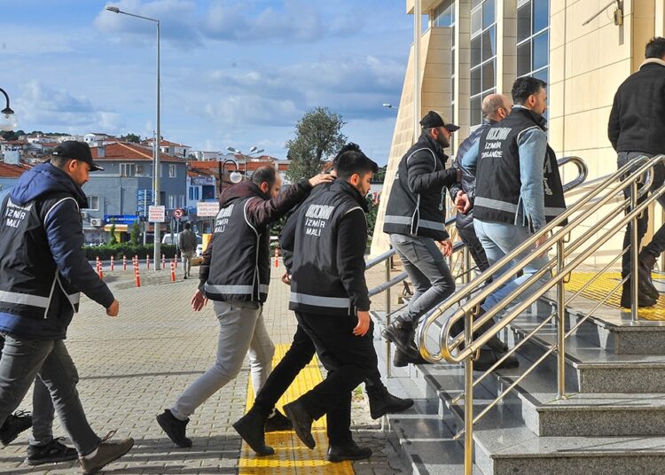 Gümrük memurlarından milyar dolarlık vurgun: 6 tutuklu 1 Gümrük memurlarından milyar dolarlık vurgun: 6 tutuklu