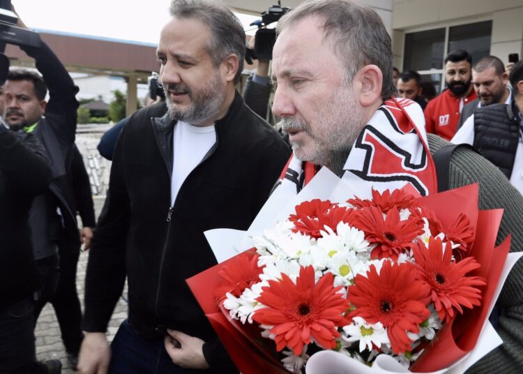 Sergen Yalçın'ın yarım sezon için alacağı ücret belli oldu 1 Sergen Yalçın’ın yarım sezon için alacağı ücret belli oldu