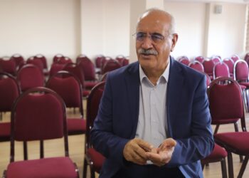 “Kayyım, seçim öncesi Van Belediyesi’nin neyi var neyi yoksa satıyor”