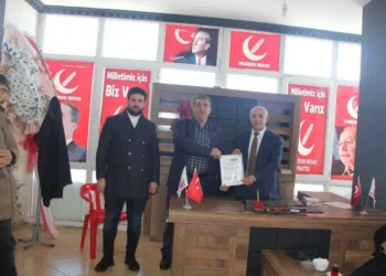 Van’da AK Parti’den istifa eden 4 başkan YRP’ye geçti