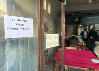 Bu kahvede siyaset yapmak yasak