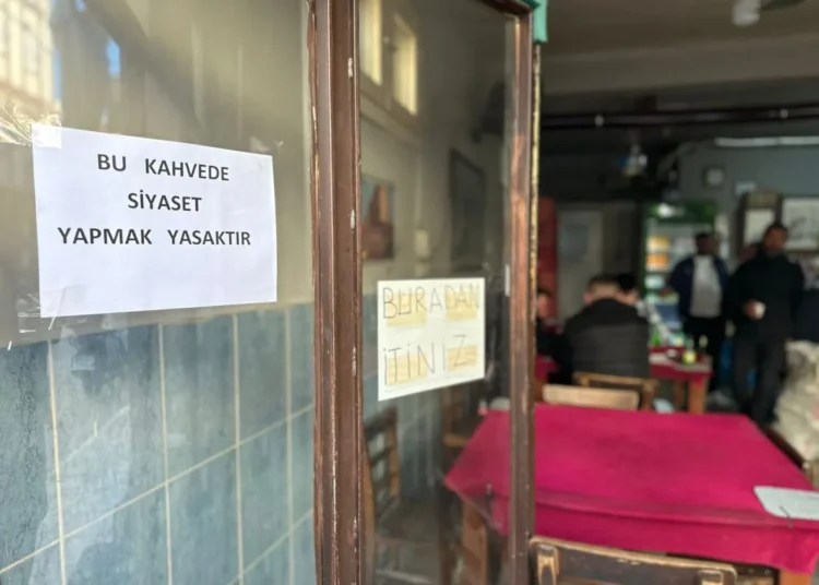 Bu kahvede siyaset yapmak yasak 1 Bu kahvede siyaset yapmak yasak