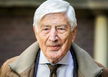 Eski başbakan, 70 yıllık eşiyle ‘el ele’ hayatına son verdi