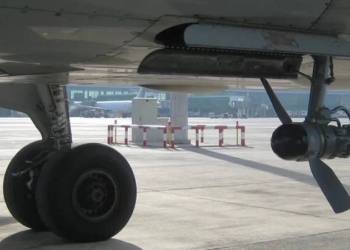 Uçuş sırasında ağzından ve burnundan “litrelerce” kan gelen adam hayatını kaybetti