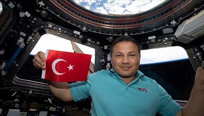 Astronot Alper Gezeravcı Dünya'ya döndü 1 Astronot Alper Gezeravcı Dünya’ya döndü